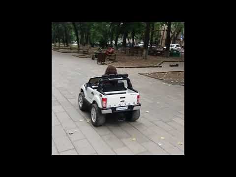 რუთი სეირნობს ჯიპით  Ruth rides in a jeep